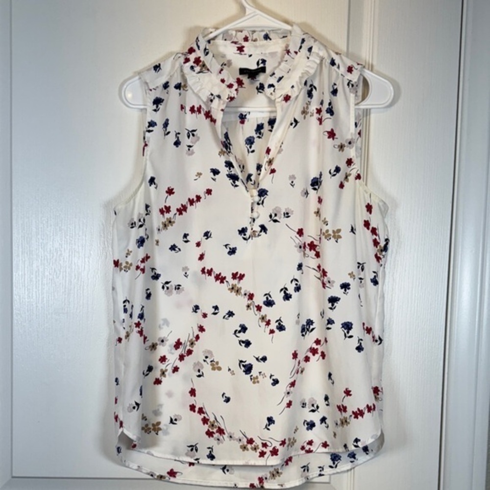 Ann Taylor White Sleeveless Floral Blouse V-Neck Size Small EUC #5676